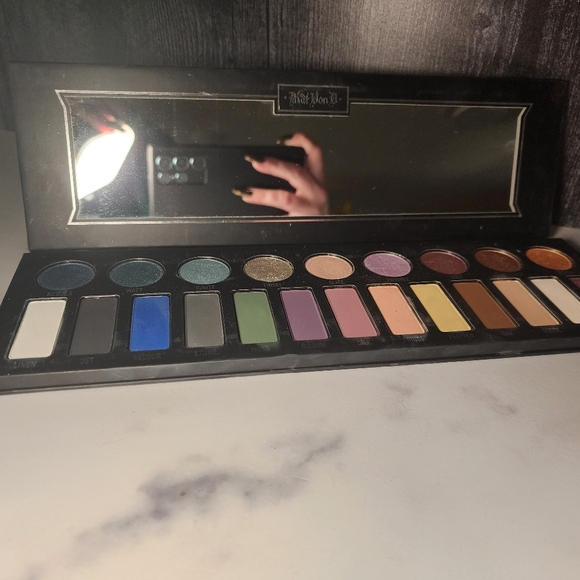 Kat Von D Metal Matte Metal Eyeshadow Palette/ Metallic & Matte Authentic New - Picture 6 of 8